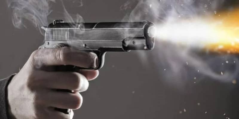 شرطي يُنهي حياة زوجته وطفليه قبل أن ينتحر