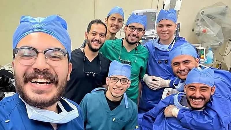 إعادة يد مبتورة لشاب بعد عملية استغرقت 12 ساعة