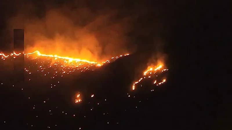 حريق ضخم في جبال المليح جنوب غرب المملكة.. فيديو