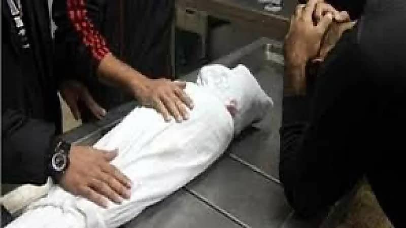 أم تقتل طفلتها بمساعدة زوجها