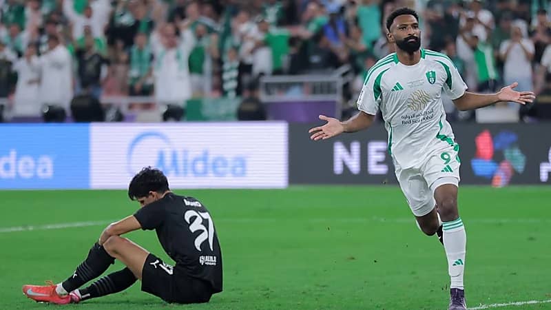 الهلال الأحمر: اغماءات بين الجماهير بعد مباراة الهلال والأهلي