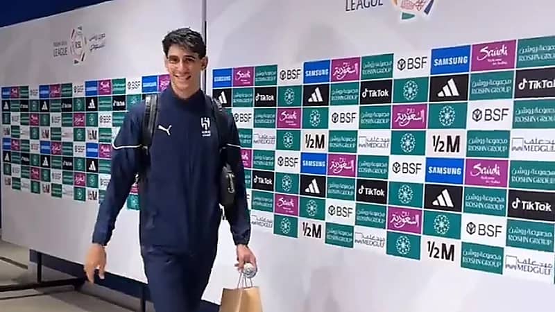 بونو يعتذر للإعلاميين: ما أقدر صوتي راح في المباراة .. فيديو