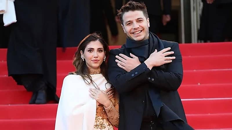 الثنائي أنس مروة وأصالة يوجهان رسالة امتنان لولي العهد من مهرجان كان