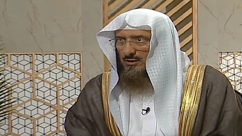 الشيخ الماجد يجيب: هل قراءة الفاتحة في الصلاة الجهرية واجبة على المأموم؟ ..فيديو