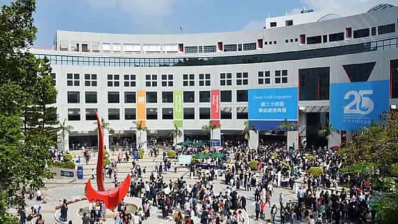 قيود ترامب تدفع جامعات لتقديم إعفاءات للطلاب