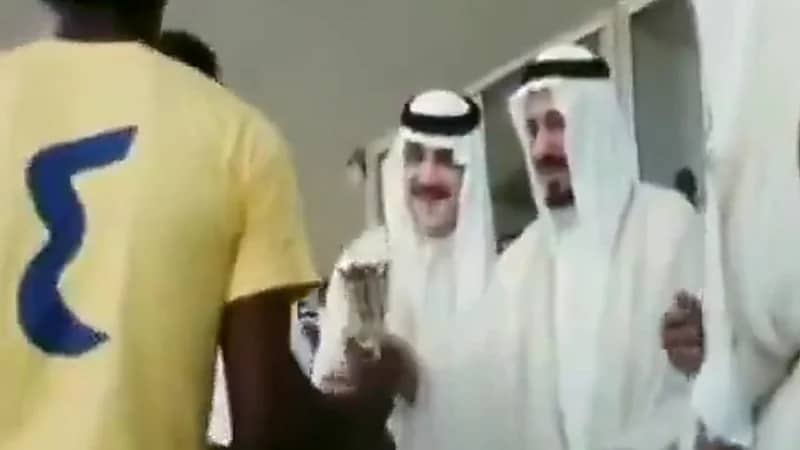 مقطع نادر لنهائي كأس الملك عام 1396هـ بحضور الملك خالد رحمه الله.. فيديو