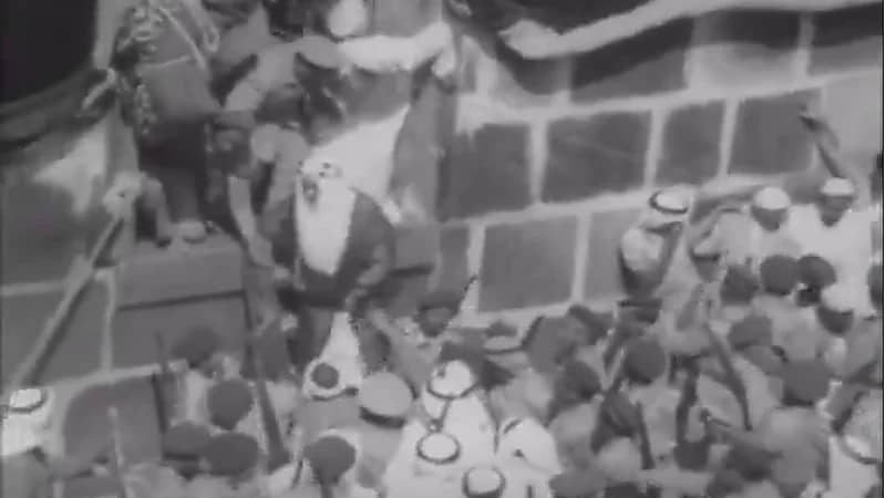 مشهد نادر يوثق حضور الملك فيصل في موسم الحج