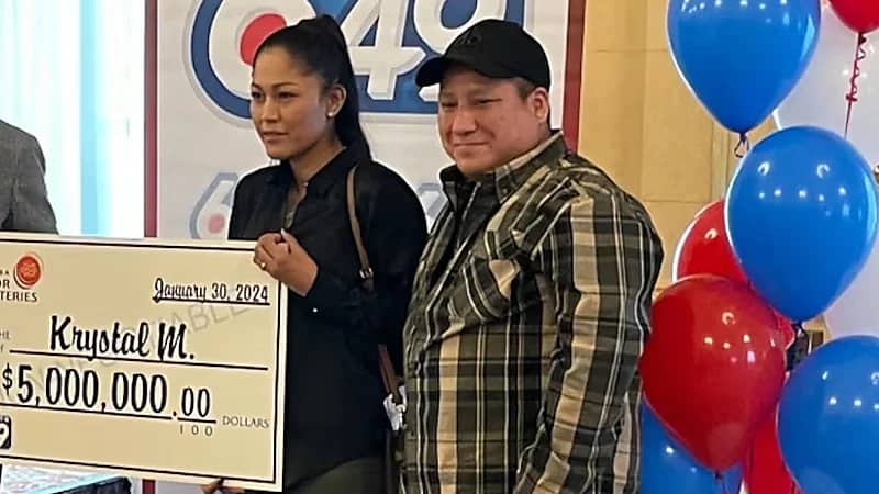 شابة تخدع خطيبها وتستولي على جائزة يانصيب قدرها 5 مليون دولار