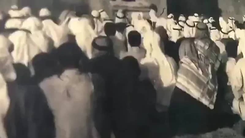 رحالة بريطاني يوثق لقطات نادرة لعيد الأضحى في عنيزة قبل أكثر من قرن .. فيديو