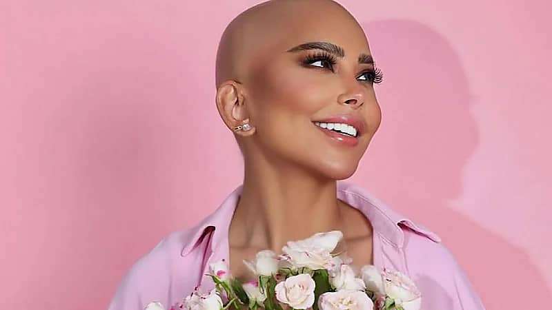 دلال القبندي تخطف الأنظار بإطلالة جريئة وقوية بعد إصابتها بالسرطان .. فيديو