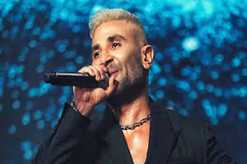 أحمد سعد يحرج الشاعرة منة القيعي في حفل زواجها ..فيديو