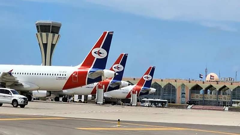 حادثة نادرة في مطار عدن تُخرج طائرة عن الخدمة وتثير سخرية النشطاء