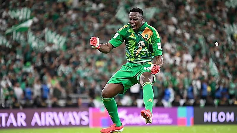 ميندي يرد على اتهامه بالانتقال إلى الأهلي من أجل المال