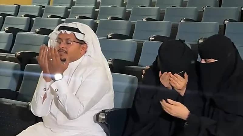 ردة فعل والدي التوأم السيامي بعد نجاح عملية الفصل ..فيديو