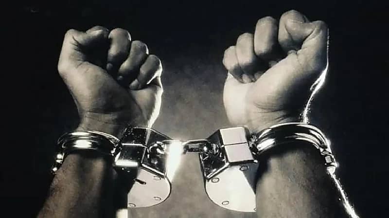 يمني يبيد أسرته بثلاث قنابل في لحج