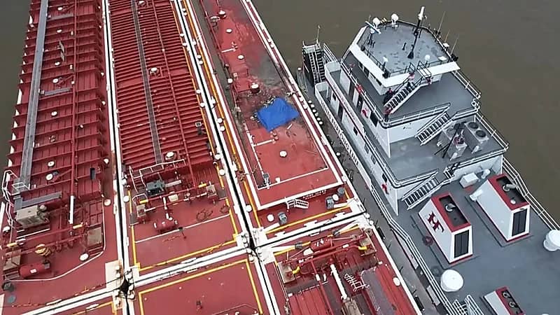 سقوط مروحية في نهر المسيسيبي يتسبب بمقتل شخصين .. فيديو