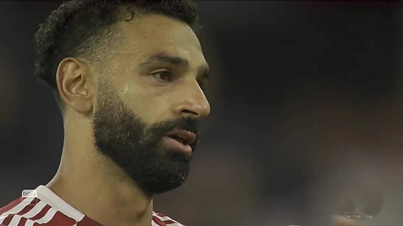 محمد صلاح يبكي تأثرًا بهتافات جماهير ليفربول لزميله الراحل جوتا .. فيديو