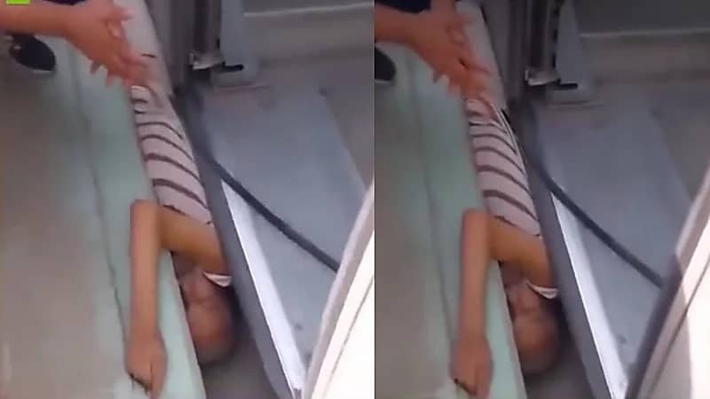 رجل يسقط بين قطار المترو والرصيف في تونس.. فيديو