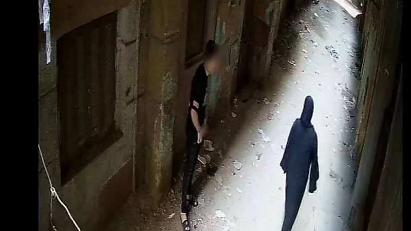 القبض على عامل تحرش بفتاة أثناء سيرها بالشارع