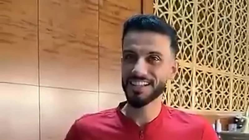 السومة لمشجع هلالي : خليك أهلاوي .. فيديو