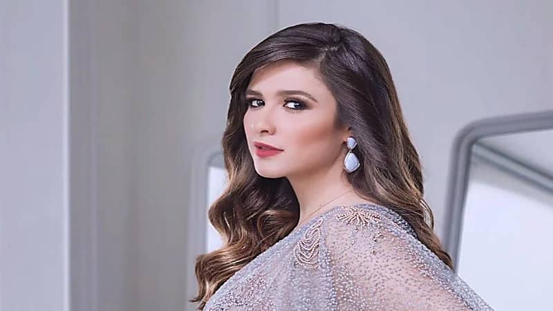 ياسمين عبدالعزيز تؤدي مناسك العمرة في أجواء روحانية.. فيديو وصور