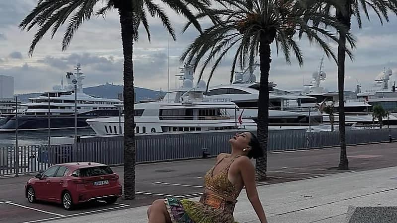 إطلالة صيفية جديدة لرانيا تشعل مواقع التواصل .. صور