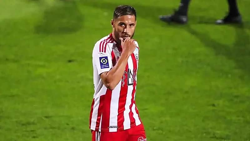 أجاكسيو يتهم يوسف بلايلي بالتزوير ويطلب تدخل الفيفا