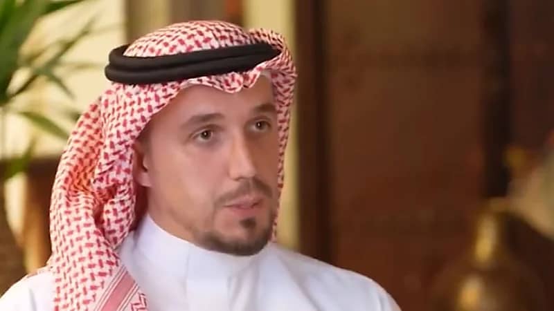 إسباني يروي قصة انتقاله إلى المملكة: لا أرى نفسي إلا هنا .. فيديو