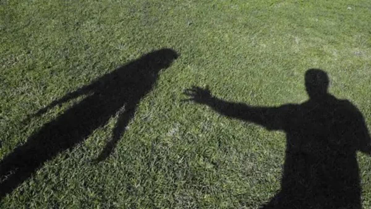 فتاة تتعرض لمحاولة اختطاف في وضح النهار