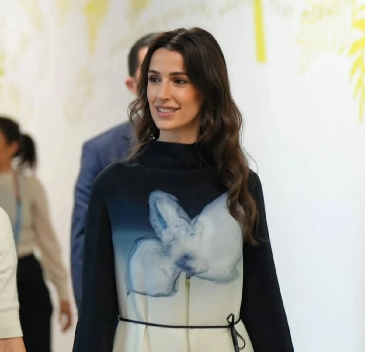 الأميرة رجوة تخطف الأنظار في أول نشاط رسمي منفرد.. صور