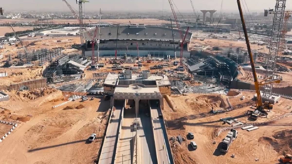 عناصر خرسانية وأسس عميقة لتطوير مدينة الملك فهد الرياضية.. فيديو