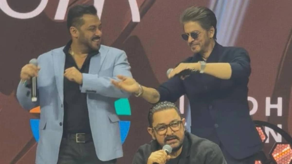 لقاء تاريخي يجمع شاروخان وسلمان خان وعامر خان في موسم الرياض