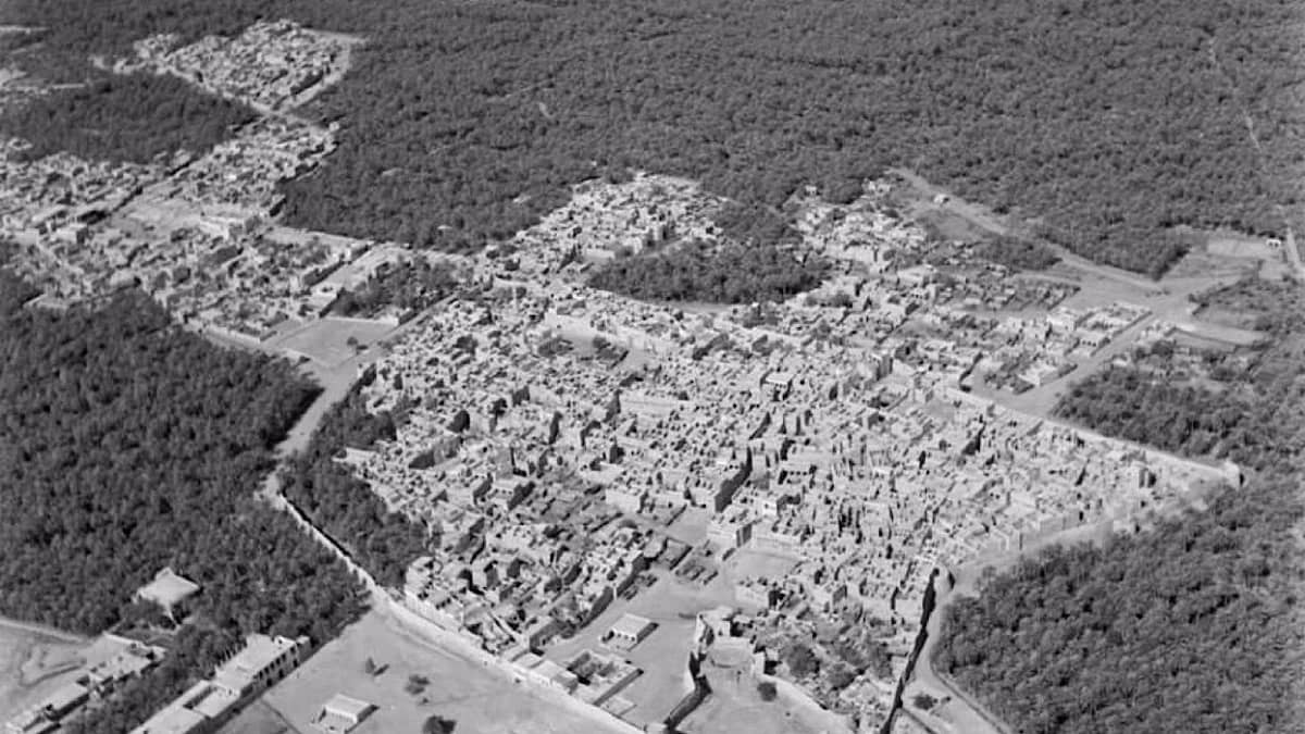 صورة جوية نادرة للقطيف قبل 78 عام