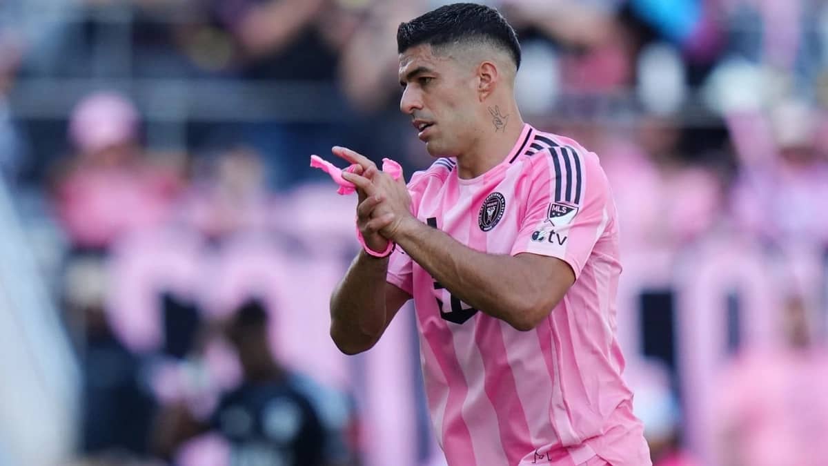 إيقاف سواريز مباراة وتغريمه بعد اعتدائه على لاعب ناشفيل