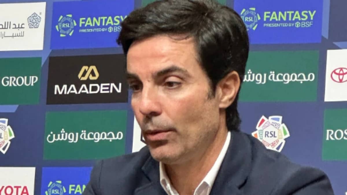 مدرب النجمة يلمح للرحيل بعد الخسارة أمام الهلال