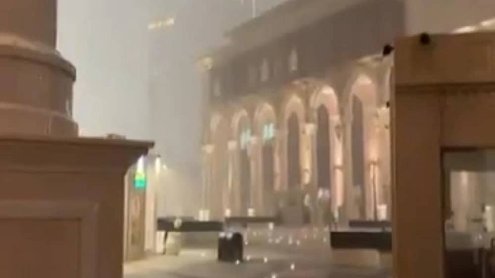 أمطار غزيرة وصواعق قوية على ⁧‫مكه المكرمة‬⁩ ..فيديو