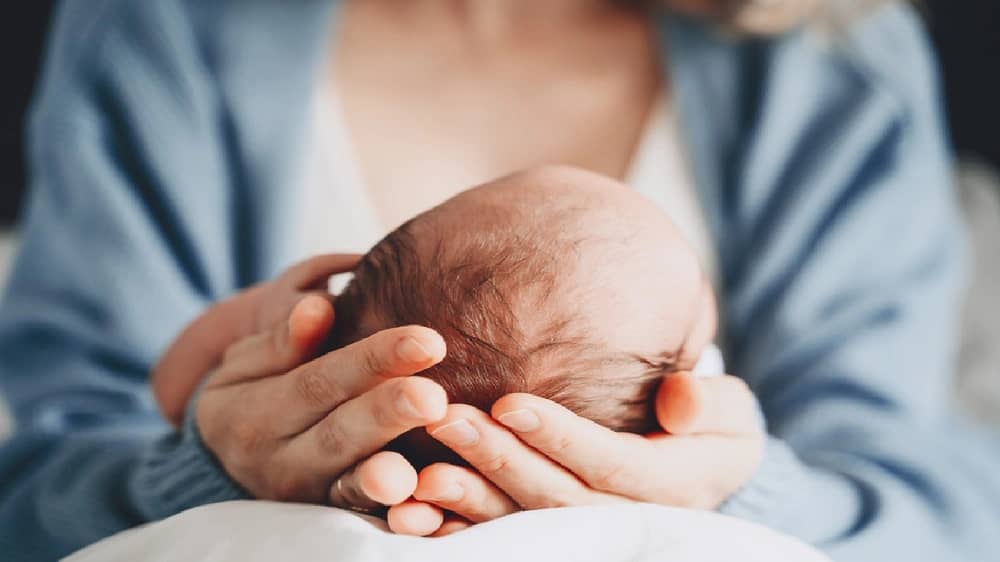 10 مضاعفات خطيرة قد تحدث عند الولادة في المنزل .. فيديو