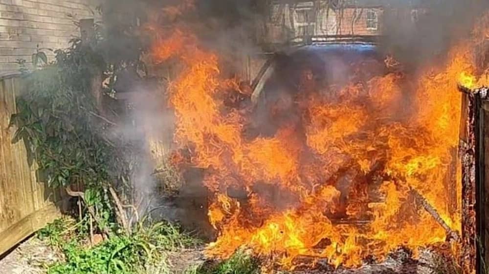 السجن مع وقف التنفيذ لجارة أحرقت سيارة جارتها بسبب حيوان
