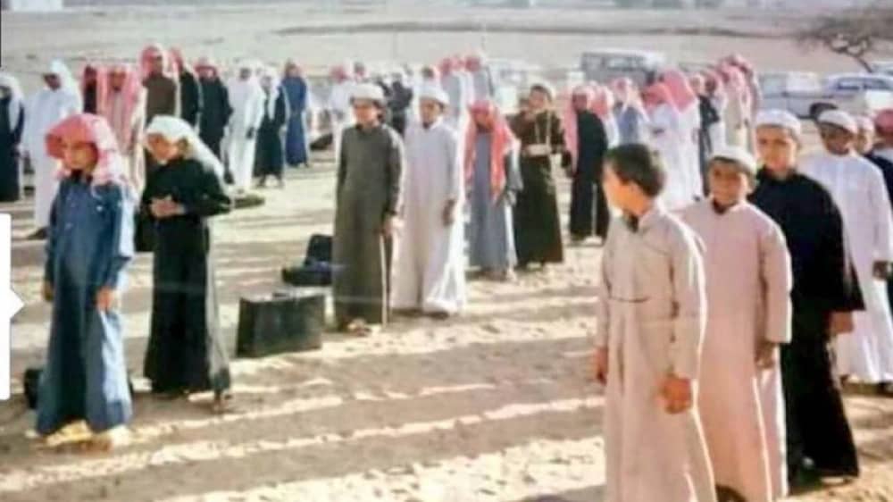 طلاب مدرسة الشيق في الطابور الصباحي عام 1405هـ .. صورة