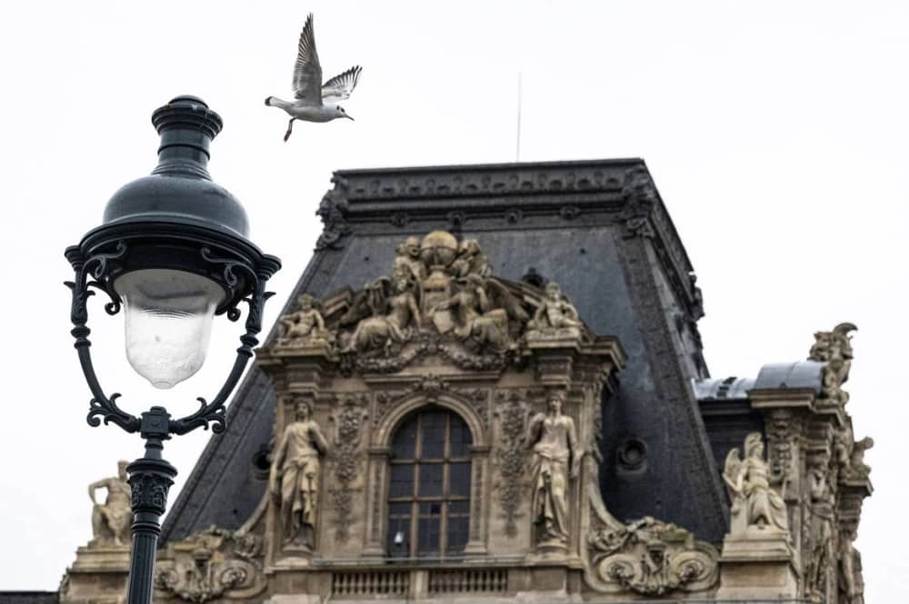 بعد 3 أشهر من السطو.. لصوص اللوفر في السجن والمجوهرات مفقودة