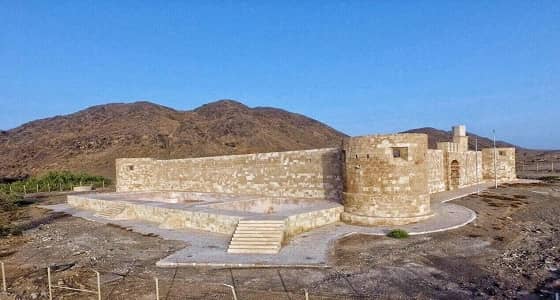 مواطن يعثر على الشاهد التعريفي لقلعة الزريب بتبوك