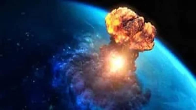 سقوط نيزك من السماء يخترق منزل