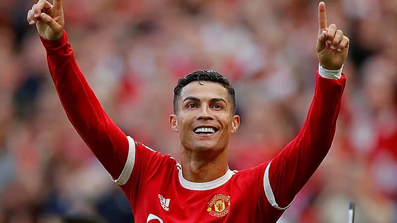 مانشستر يونايتد يحظر أسماء 3 من أساطيره بينهم رونالدو!