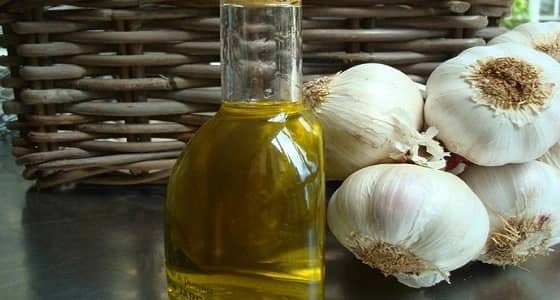 ماسك زيت الثوم لترطيب بشرتك وتجديد شبابها