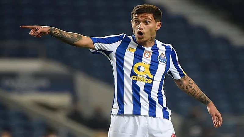 خطوة جديدة تقرب أوتافيو للنصر