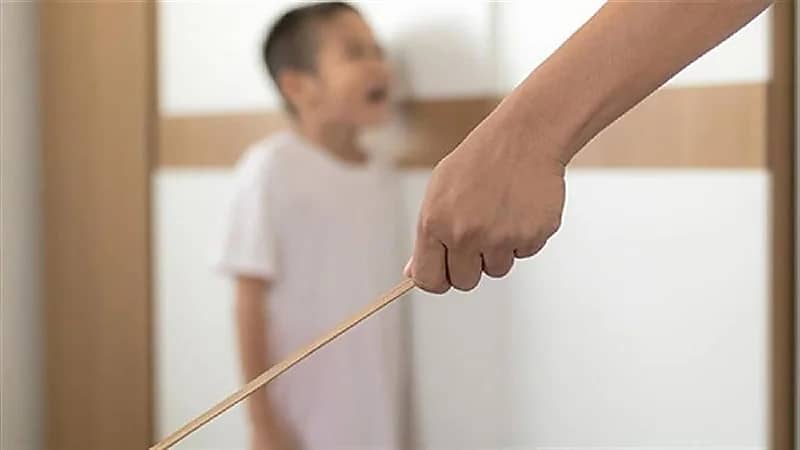 صورة.. تعذيب يتيم وكسر ساقه في دار رعاية بليبيا