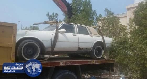 بلدية القطيف تزيل 12 سيارة تالفة بسيهات