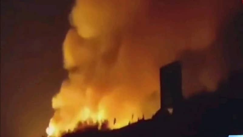 بالفيديو.. متظاهرون يحرقون صورة "خامنئي" مرددين: الموت للديكتاتور