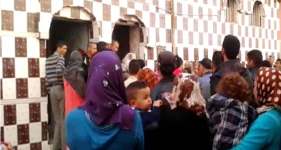 البحث عن مصور الفيديو الفاضح داخل حمام نسائي