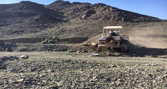 " بلدية العيون " تُزيل اعتدائين على أراضي حكومية بتبوك